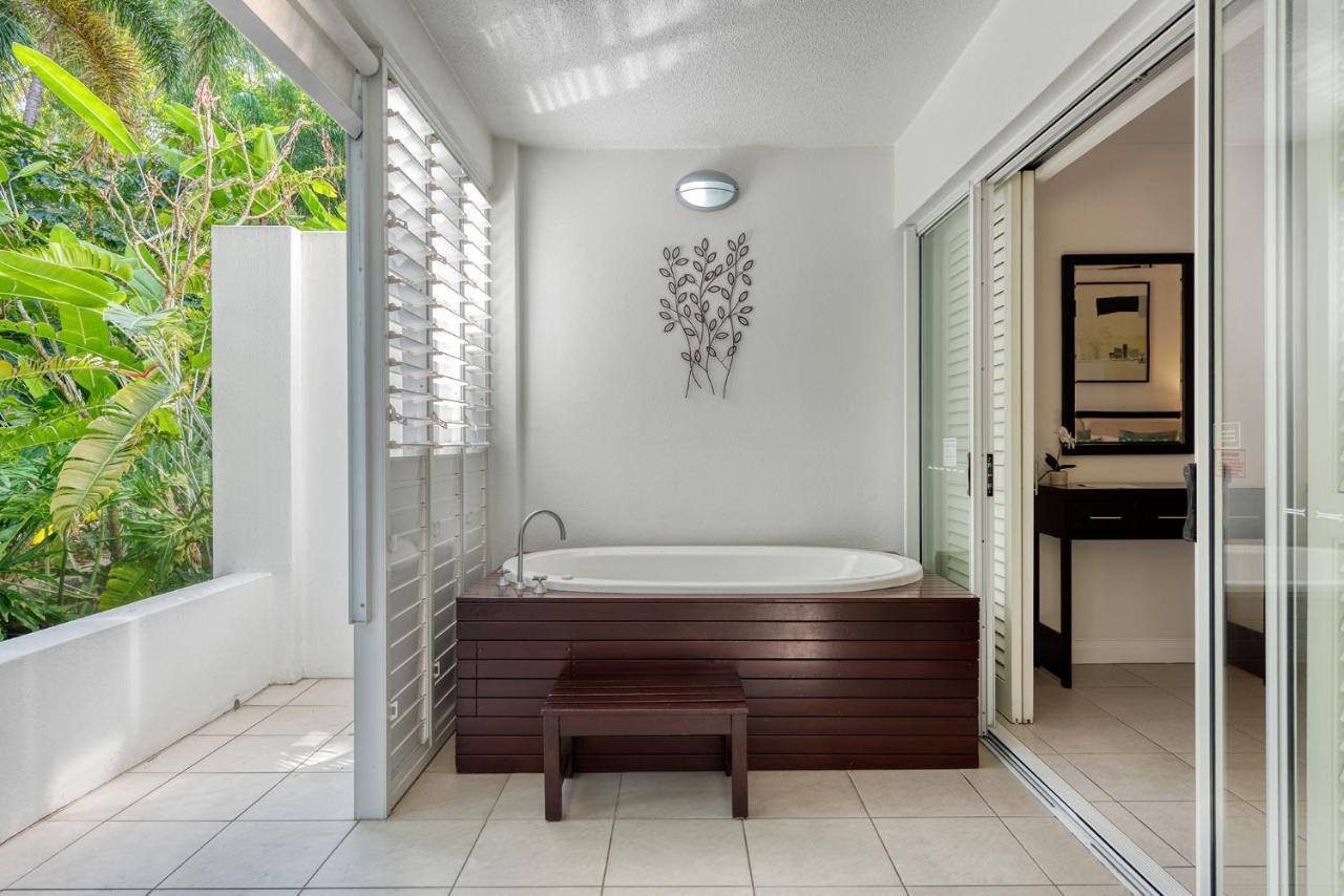 The Beach Club Premium Private Apartments Palm Cove Dış mekan fotoğraf