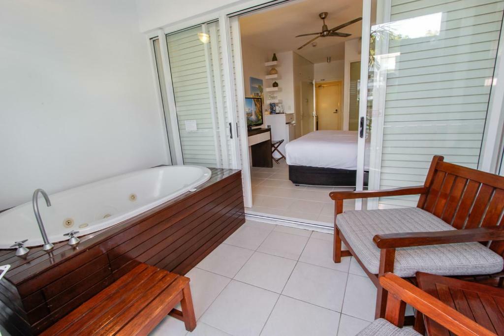 The Beach Club Premium Private Apartments Palm Cove Dış mekan fotoğraf
